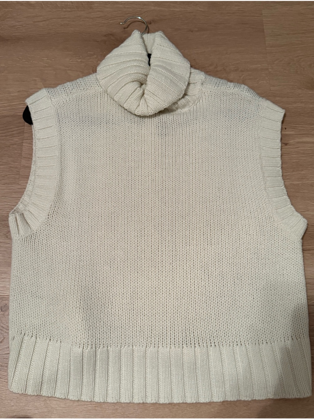 H&M Ivory Cable Knit Crewneck Sweater - Picture 2 of 3